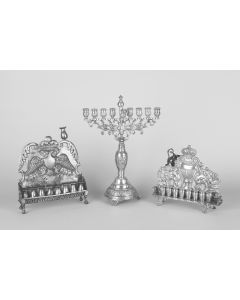 Bench lamp on four cast paw feet, front wire parapet; eight oil cups, back embossed with double eagle. Servant light slides into channel at top. Marked at right center. H: 280 mm.