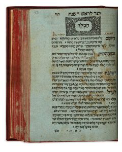 Machzor mikol HaShanah [festival prayers for the entire year]. According to Aschkenazi rite. With Kabbalistic commentaries.