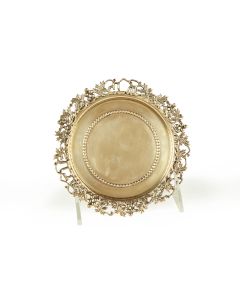 Set on three short rounded stands, small circular plate set with beaded border; the Hebrew words “Holy Sabbath” intertwined amidst filigree rim. Marked 18k on verso. Diam: 5 inches (12.7 cm).