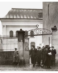 Leaving the Synagogue, Munkatsch.
