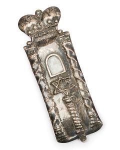 Featuring Star-of-David and arched window for parchment, flanked by two columns, topped by crown. Marked (indecipherable). Length: 5.25 inches.
