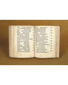 Machzor Le’nusach Barcelona Minhag Catalonia [Festival prayers for the New Year and Day of Atonement]. According to the Custom of Barcelona and Catalonia]