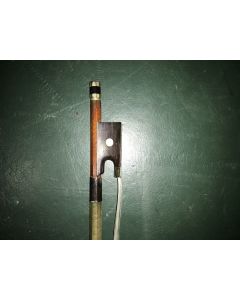 Emile Francois Ouchard, maillechort-mounted, the round stick unstamped, the ebony frog with pearl eye, the divided adjuster, weight 60 grams.
Certificate: Jean-François Raffin, Paris, January 20th, 2020.